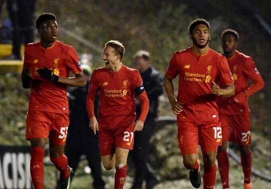 詹姆斯关键时刻稳住节奏