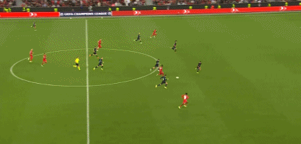 队内得分最高！沃克半场12中5，独得15分3篮板1助攻