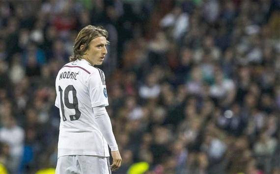 大巴黎官方：舍瓦利耶脚踝受伤接受治疗，杜埃正在恢复阶段