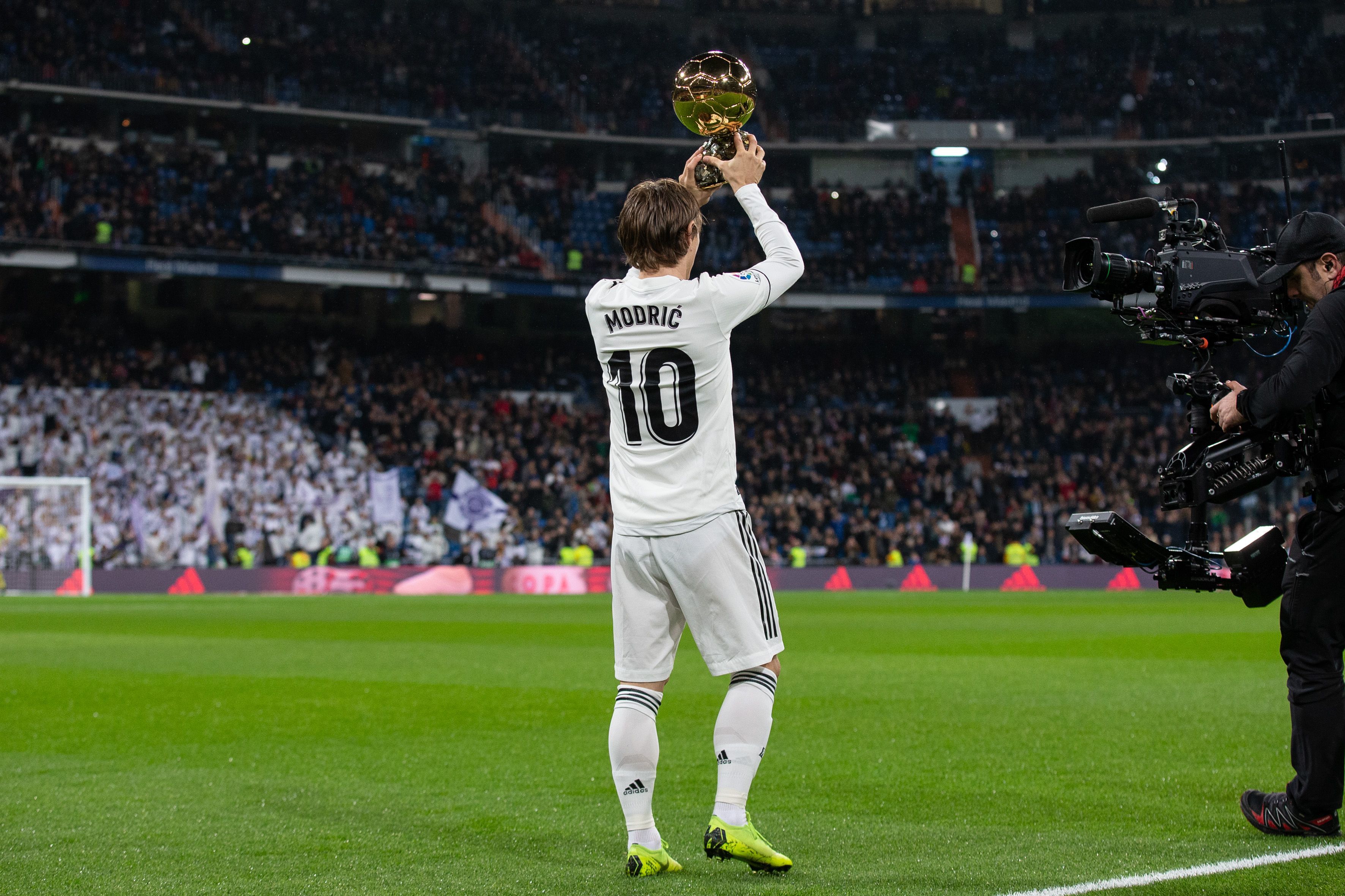 1-5惨败，任航批评：如果年轻球员这心态来踢球，生涯会很难