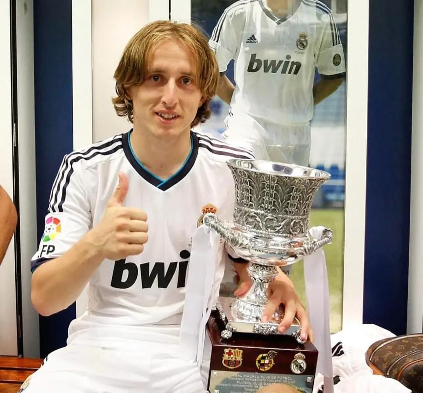 莱切vs都灵：班达、法尔科内首发，切-亚当斯、弗拉希奇出战