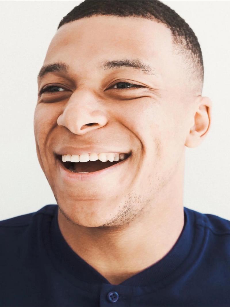 阿根廷队训练吸引20085名球迷观看，梅西获赠埃尔切10号球衣